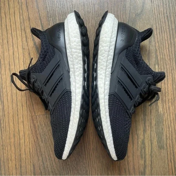 ADIDAS Ultra Boost DNA 4.0 in Core Black/Cloud White Men’s size 7